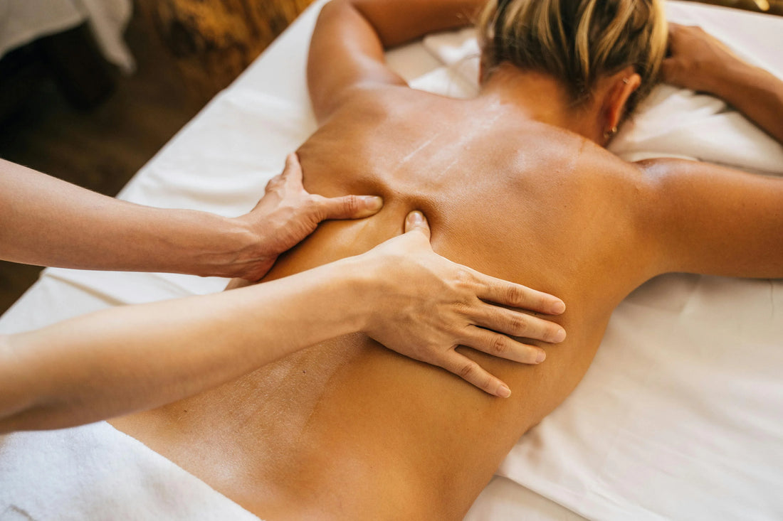 Massagem relaxante em ambiente sereno na M.LOVE