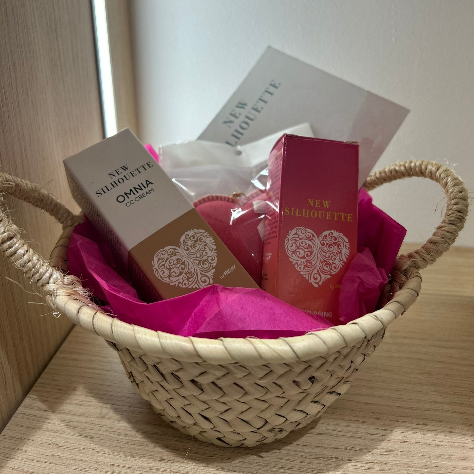 cesto de natal 2025 MLOVE com OMNIA e REVOLUTION