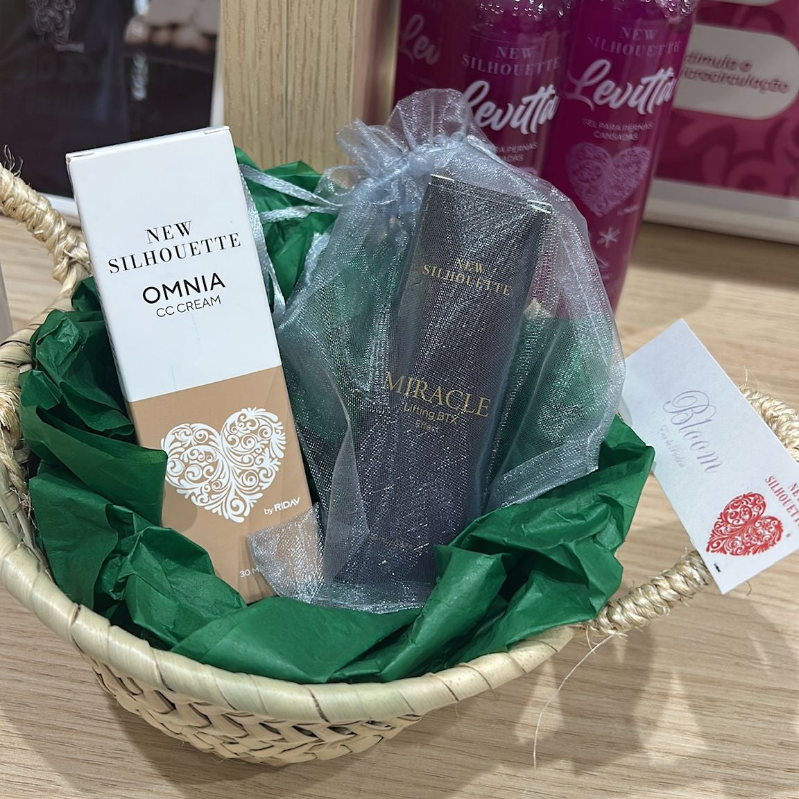 cesto de natal mlove com miracle e omnia